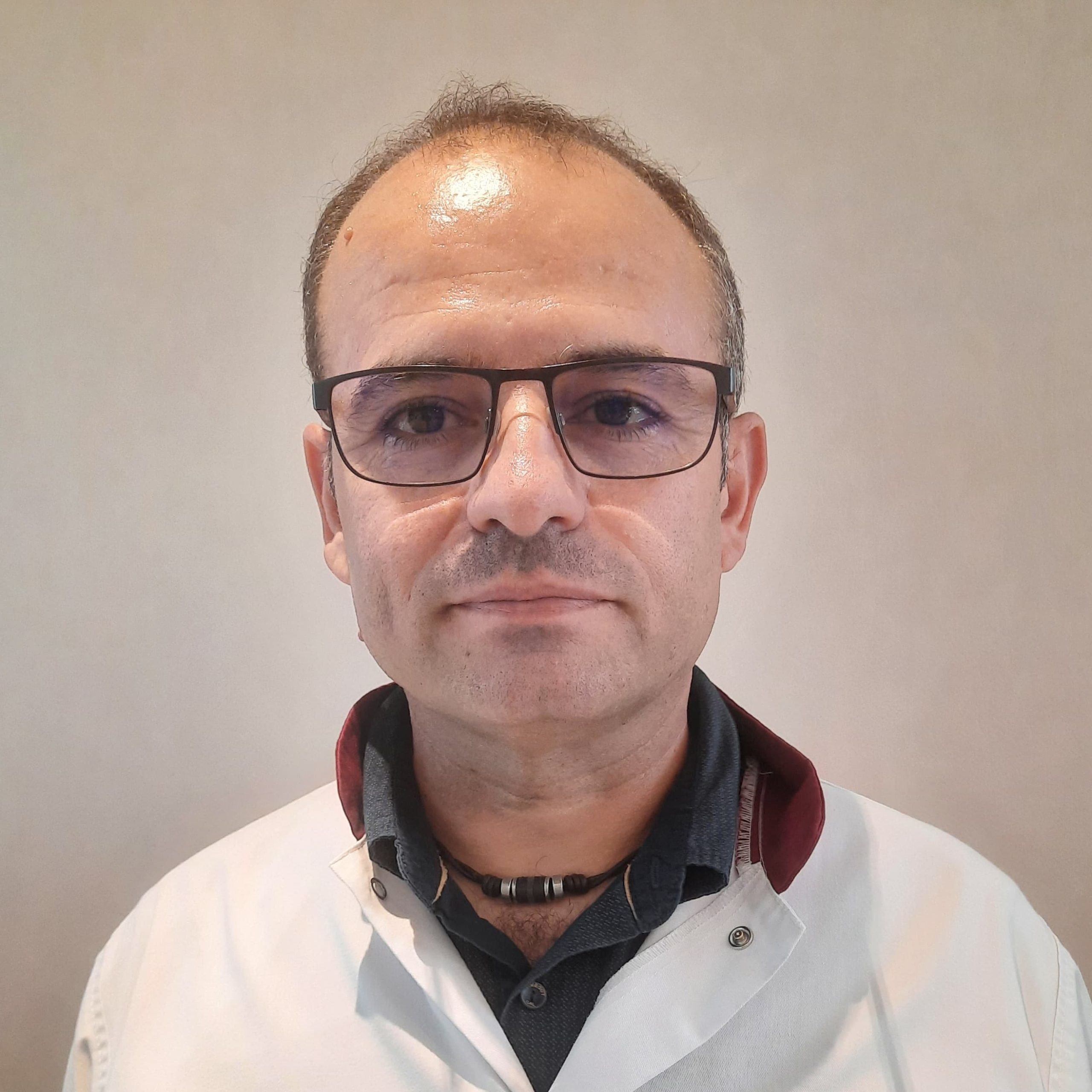 Dr. Daniel Caragea